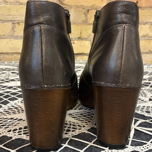 Dansko Delphina Bronze Metallic Peep Toe Heeled Clog, 39 - Picture 5 of 7